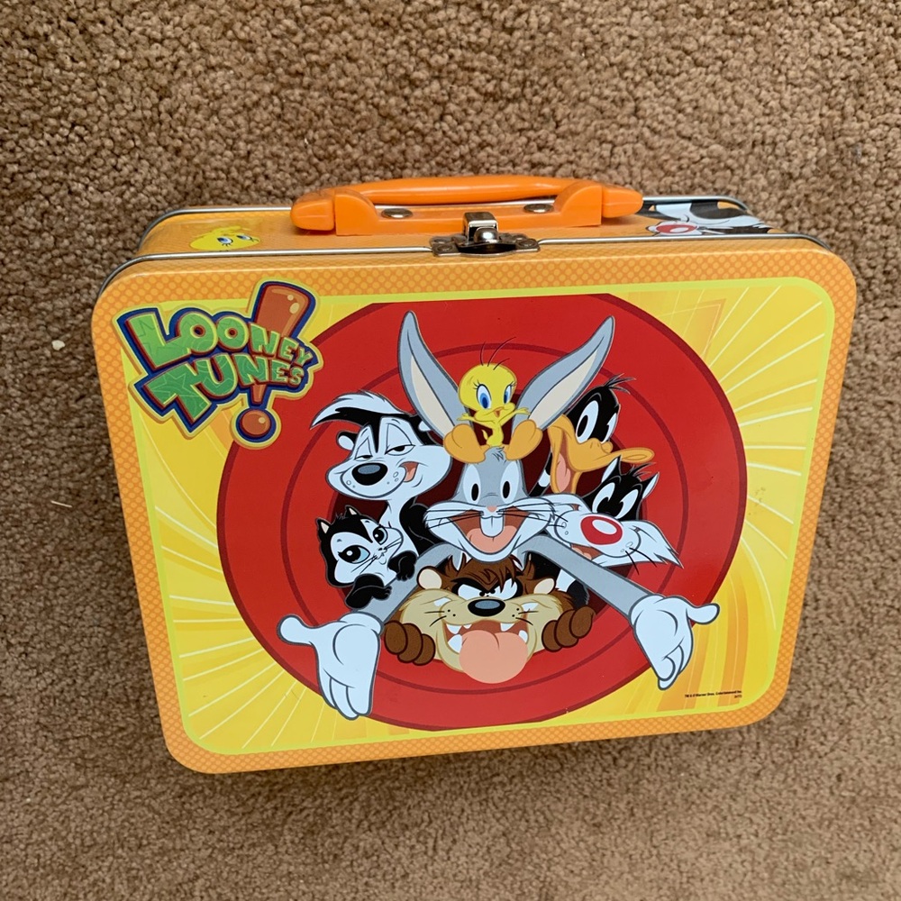 Metal looney toons lunch from 2011 box perfect condition
